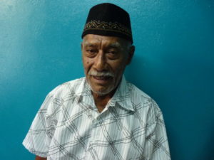 Uncle Sam “Ali” Nena shares a smile after Friday prayers. Photo: Jon Letman/Civil Beat