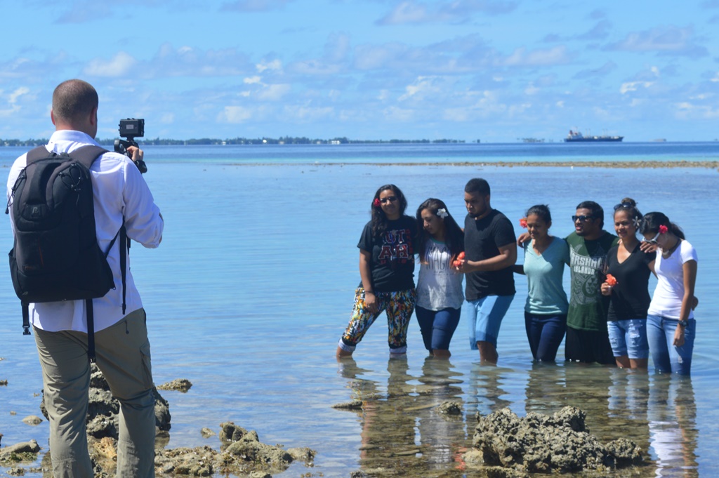 German journalist Simon Riesche with Jo Jikum youth. Photo: Karen Earnshaw