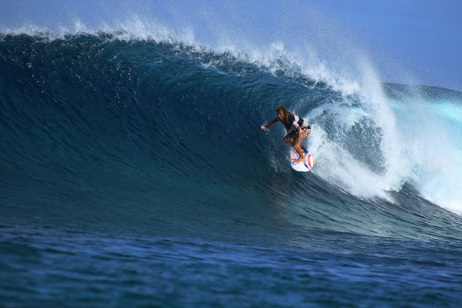 Wonderful wave near Beran Island, Ailinglaplap. Photo: Indies Trader