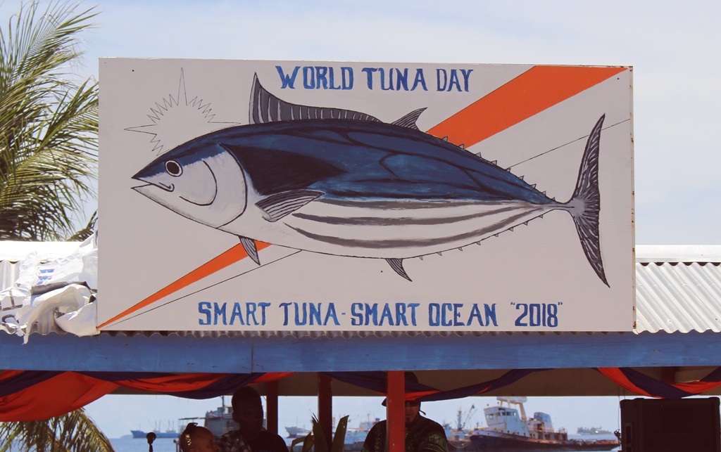 The World Tuna Day sign at Delap Park. Photo: Rebecca Lathrop.