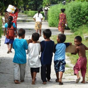 AMI cargo handlers on Likiep Atoll. Photo Karen Earnshaw