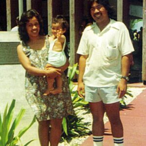 Jiba Kabua and family. Can you name the woman and child?