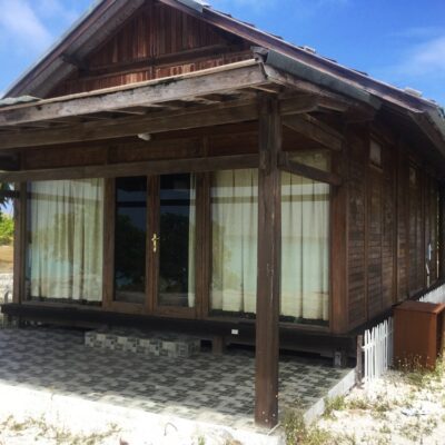 One of a series of bungalows that were built for tourists on Rongelap. Photo: Lanny and Ginger of SwiftSure.